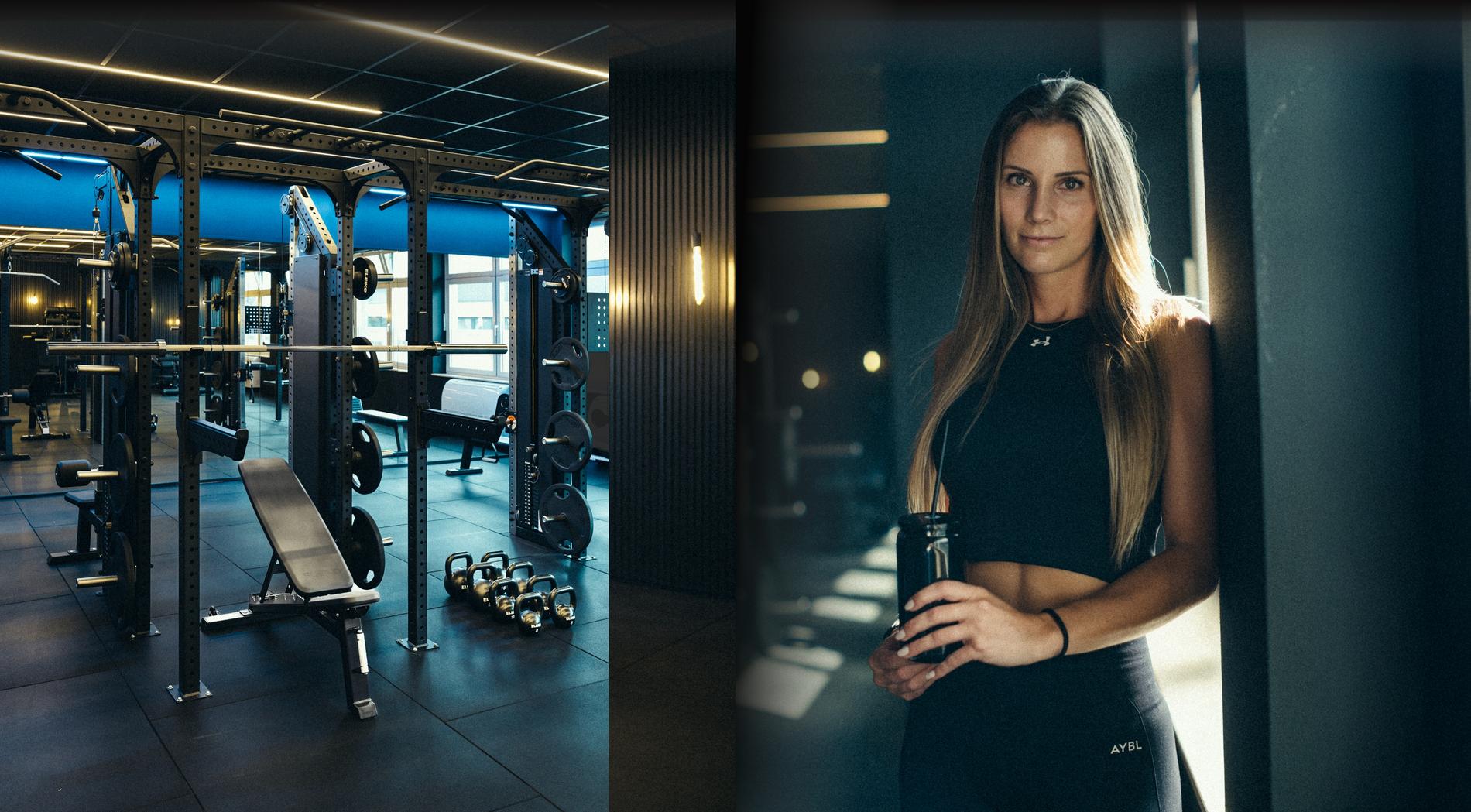 Trainingbereich mit Kraftgeräten und eine Frau, die im Studio mit einer Trinkflasche posiert.